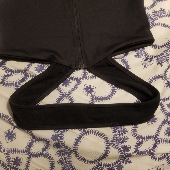 🧚🏼‍♀️Good American Lace Trim Cross Top - Picture 4 of 6